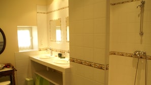 Shower - Authentic Holiday Home in a Former Farmhouse, With Garden, in Southern France (Plieux)