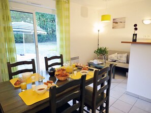 Living room - Carefully Furnished Apartment, Just at 800 m. From the Beach (Soulac-sur-Mer)