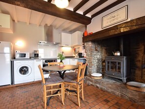 Dining - Detached Holiday Home With Beautiful Garden in Cultural/historical Area (Millieres)