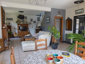 Dining - Cozy Holiday Home in Montebourg With Garden (Montebourg)