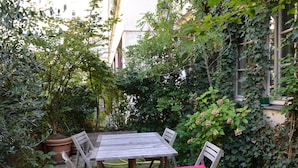 Unclassified image, 2 of 24, button - Modern Apartment in Île-de-france With Private Terrace (Paris)