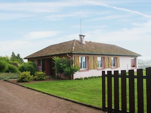 Exterior - High-altitude House With Formidable View to Gamaches (Gamaches)