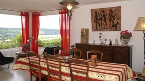 Dining - High-altitude House With Formidable View to Gamaches (Gamaches)