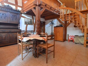 Dining - Cozy Holiday Home in Machy With Terrace (Machy)
