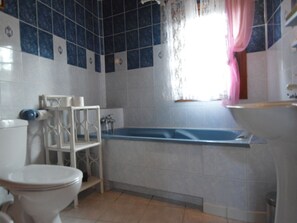 Bathtub - Cozy Holiday Home in Machy With Terrace (Machy)