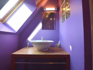 Shower - Luxury Bedrooms, En-suite Bathrooms, Covered Terrace, Enclosed Parking, Wellness Area (Jumel)