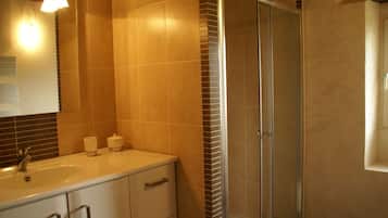 Shower, towels