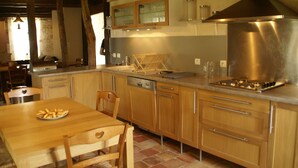Kühlschrank, Mikrowelle, Geschirrspüler