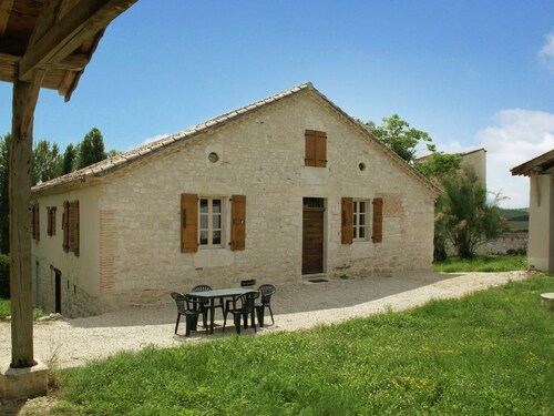 Vintage Holiday Home in Labarthe France With Garden