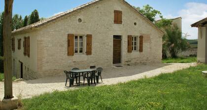 Vintage Holiday Home in Labarthe France With Garden
