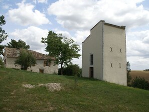 Exterior - Vintage Holiday Home in Labarthe France With Garden (Labarthe)