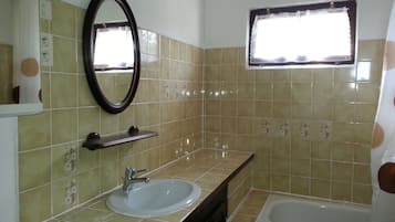 Combined shower/bathtub