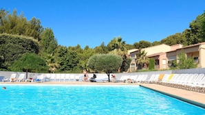 Pool - Charming Holiday Home in the Green Outskirts of a Harbortown (Sanary-sur-Mer)