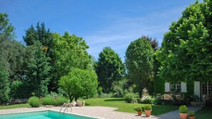 Outdoor pool - Heritage Mansion in Teillet With Private Pool (Teillet)
