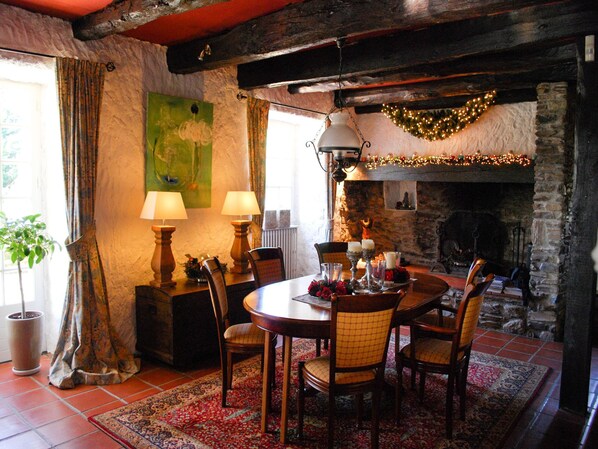 Dining - Heritage Mansion in Teillet With Private Pool (Teillet)
