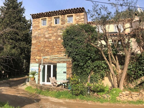Cozy Characteristic 2-person House, in an Authentic Hamlet Near Grimaud