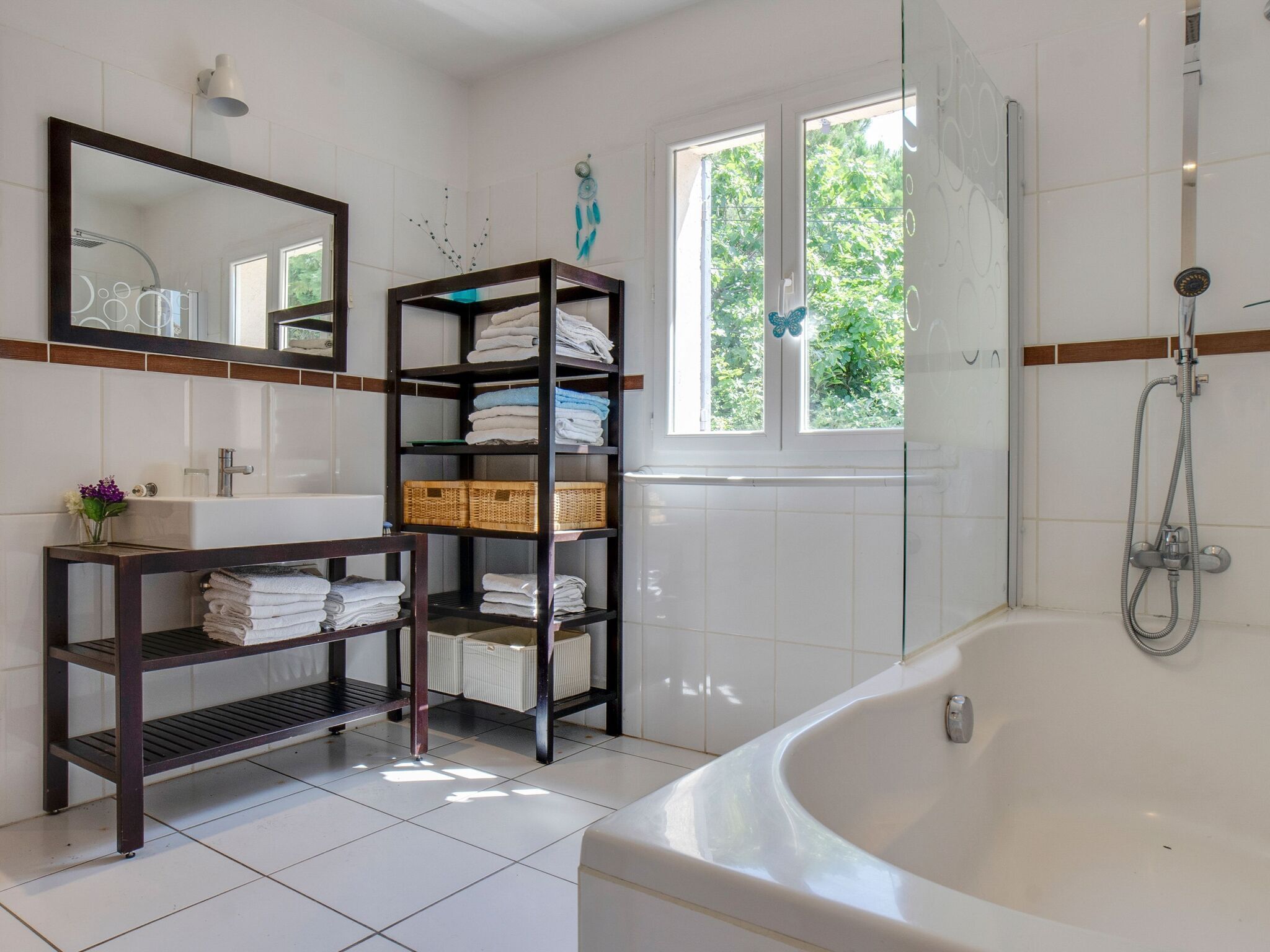 Bathtub dan handuk