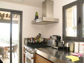 Fridge, oven, dishwasher, coffee/tea maker - Fantastic sea View, air Conditioning, and Wonderful Terraces at This Modern Villa! (Roquebrune-sur-Argens)