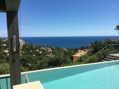 Fantastic sea View, air Conditioning, and Wonderful Terraces at This Modern Villa!