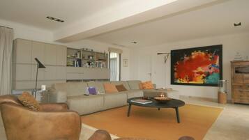 Fireplace, DVD player