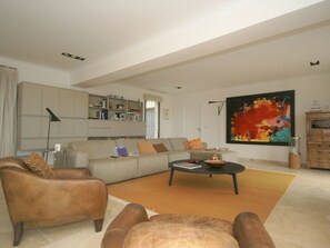Fireplace, DVD player - Fantastic sea View, air Conditioning, and Wonderful Terraces at This Modern Villa! (Roquebrune-sur-Argens)
