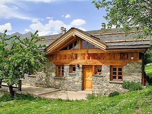 Exterior - Charming Cottage Located in a Small Traditional Mountain Village (Bourg-Saint-Maurice)