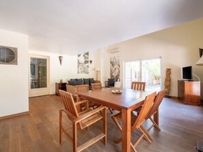 Dining - Spacious Holiday Home in La Croix Valmer With Private Pool (La Croix-Valmer)