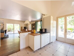 Reception - Spacious Holiday Home in La Croix Valmer With Private Pool (La Croix-Valmer)