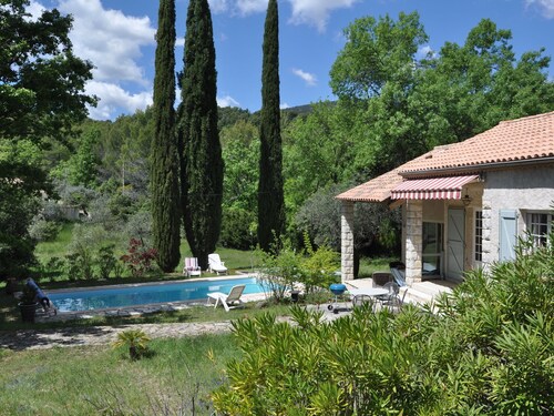 Provencal Holiday Home With Private Pool and Large Garden, 2,5 km From Seillans