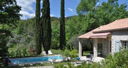 Provencal Holiday Home With Private Pool and Large Garden, 2,5 km From Seillans