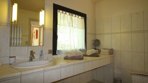 Unclassified image, 5 of 40, button - Luxurious Villa With Private Pool and Extensive Views of the Beautiful Nature (Seillans)