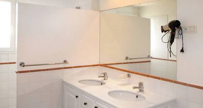 Tidy Appartment With Dishwasher and AC, 10 km From the Beach