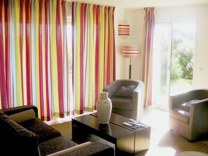 DVD player - Tidy Appartment With Dishwasher and AC, 10 km From the Beach (Roquebrune-sur-Argens)