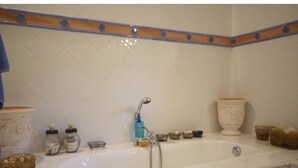 Casa | Baño | Tina y toallas 