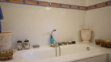 House | Bathroom | Bathtub, towels