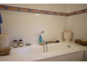 House | Bathroom | Bathtub, towels - Charming Holiday Home in Correns France With Garden (Roquebrune-sur-Argens)