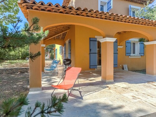 Fabulous Villa With Private Garden in Régusse France