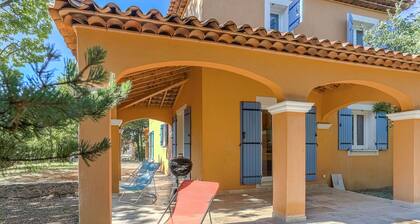 Fabulous Villa With Private Garden in Régusse France