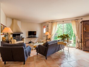Fireplace, DVD player, MP3 dock - Luxurious Villa in Flayosc With Swimming Pool (Flayosc)