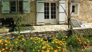Exterior - Charming Cottage in Rasteau With Garden (Rasteau)