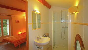 Buồng tắm vòi sen