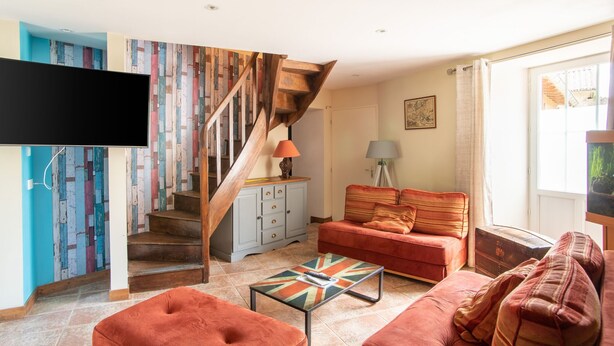 Unclassified image, 1 of 36, button - Attractive Holiday Home in Clessé With Swimming Pool (Clessé)