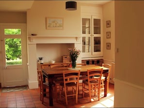 Dining - Vintage Holiday Home in Huchenneville With Fireplace (Huchenneville)