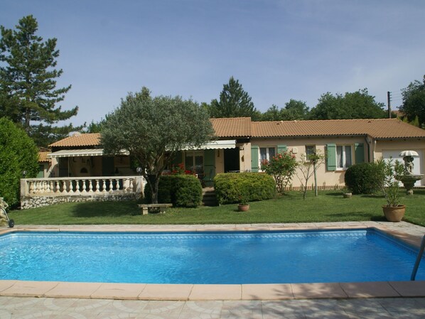 Outdoor pool - Cozy Holiday Home in Cadenet With Swimming Pool (Cadenet)