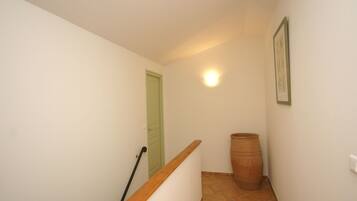 7 bedrooms, minibar, individually furnished
