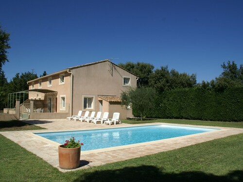 Perfect Holiday Location for a Large Group, in the Lovely Vaucluse Region!