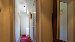 2 quartos, individualmente mobiliados, roupa de cama