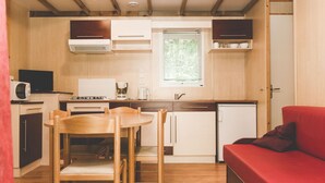 Dining - Detached Chalet With Dishwasher, Located in Natural Region (Moncontour)