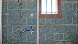 Bathtub - Elite Holiday Home in Draguignan France With Private Pool (Draguignan)