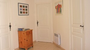 Reception - Elite Holiday Home in Draguignan France With Private Pool (Draguignan)